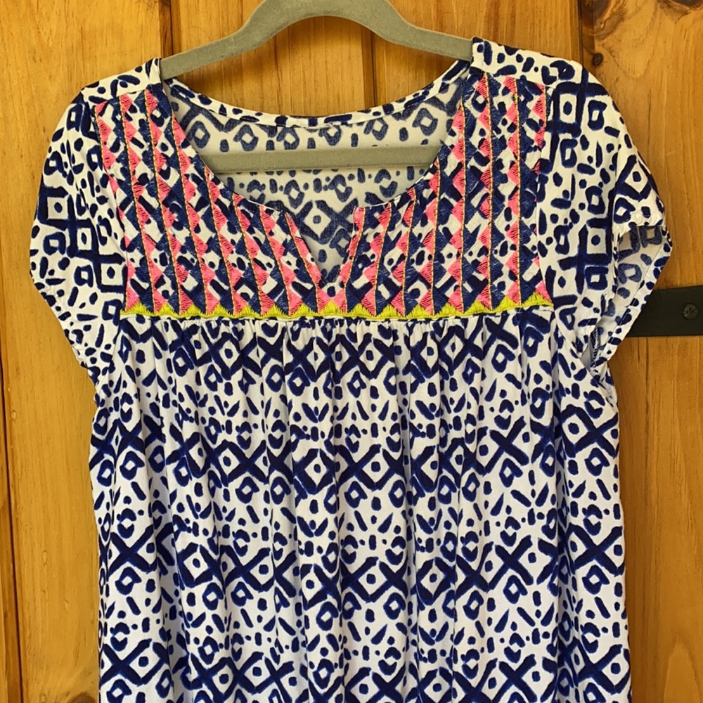 Pretty Embroidered Top - Picture 2 of 8
